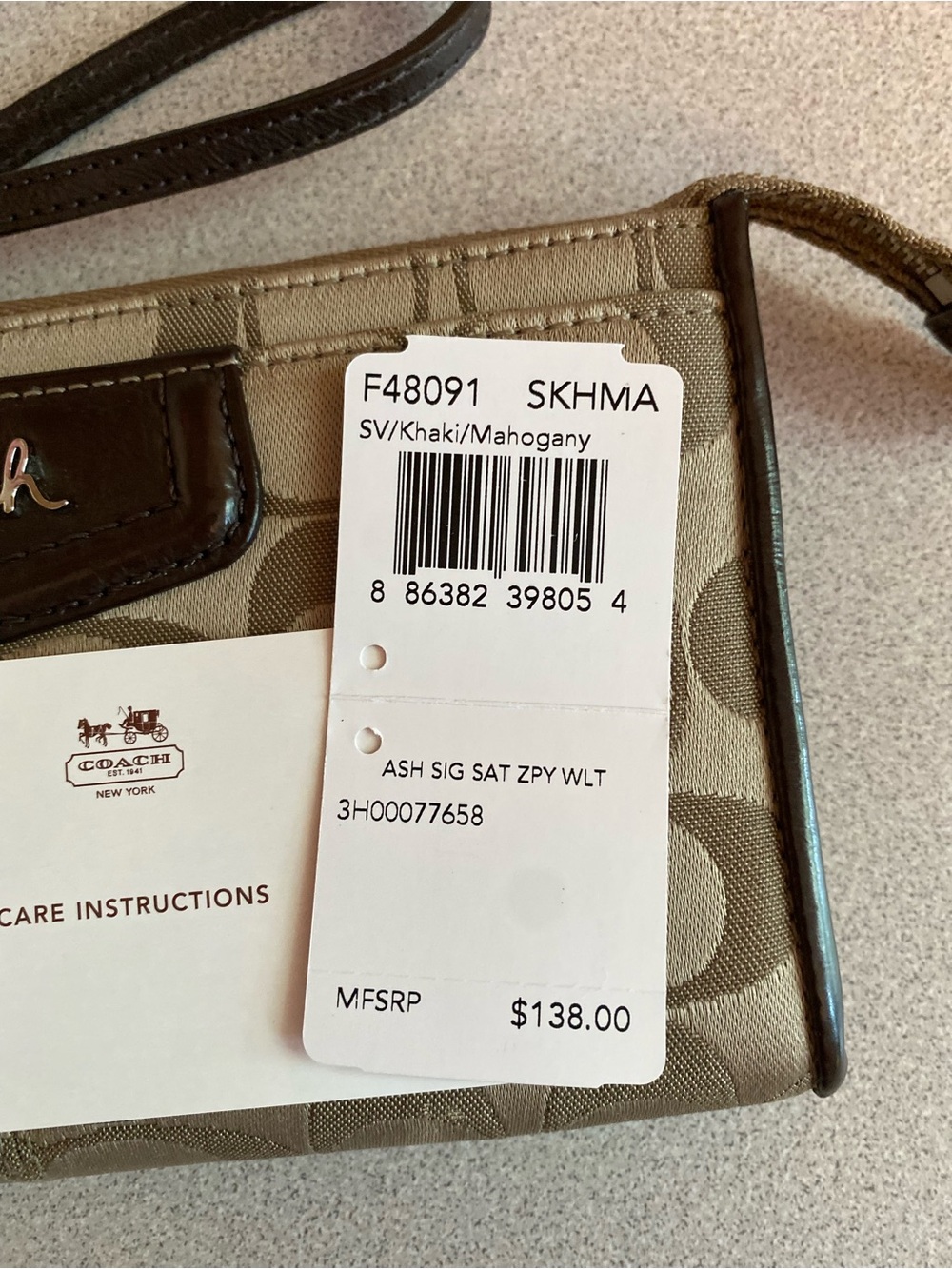 Coach Ashley Signature Zippy Wristlet - Picture 4 of 13